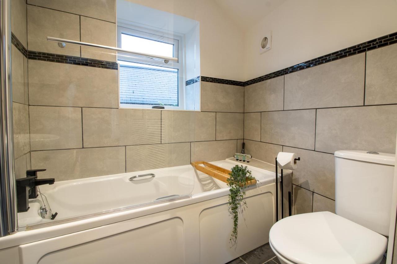 Stylish And Modern Town Centre End-Of Terrace Home Newton Abbot Exterior foto